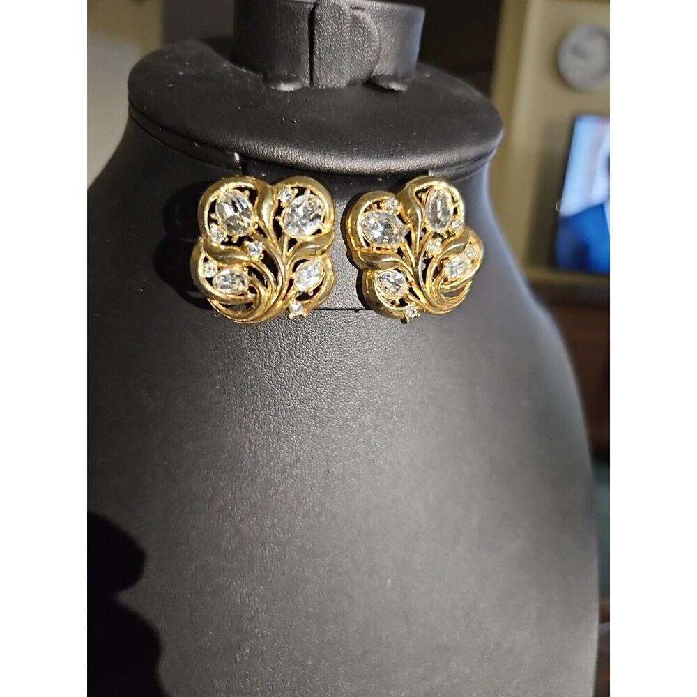 Vintage Large Trifari Quatrefoil Stud Earrings Oval  Rhinestones